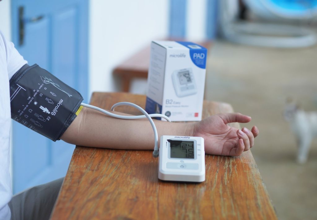 Máy Đo Huyết Áp Bắp Tay Microlife  B2 Easy