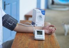 Máy Đo Huyết Áp Bắp Tay Microlife  B2 Easy