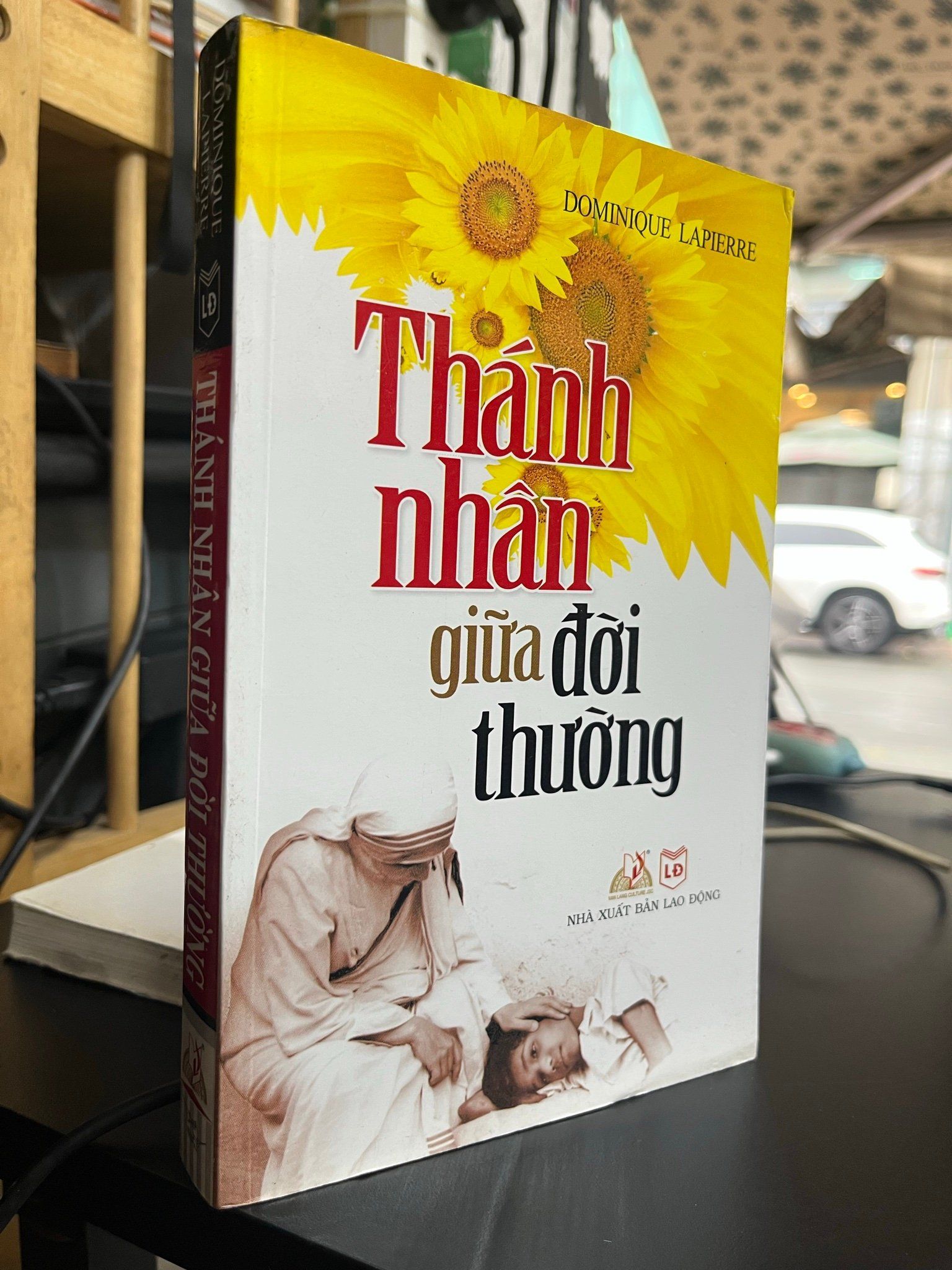  Thánh nhân giữa đời thường - Dominique Lapierre 
