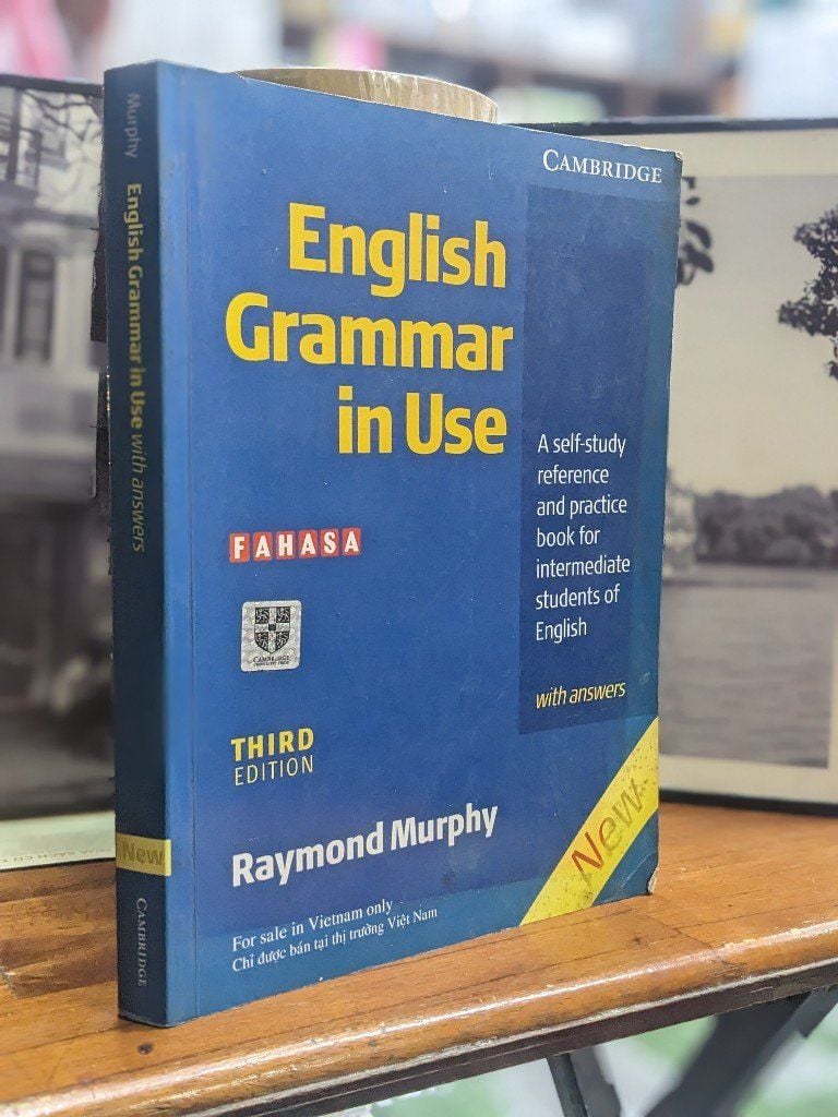 Essential Grammar in use Cambridge Momo Bookstore