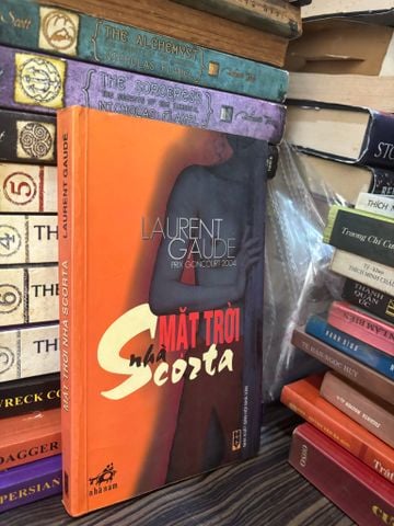  Mặt Trời Nhà Scorta - Laurent Gaude 
