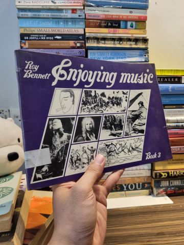  ENJOYING MUSIC - Roy Bennett (Book 3) 