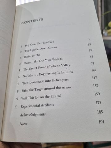  WHAT I WISH I KNOW WHEN I WAS 20 : A CRASH COURSE ON MAKING YOUR PLACE IN THE WORLD - Tina Seelig 