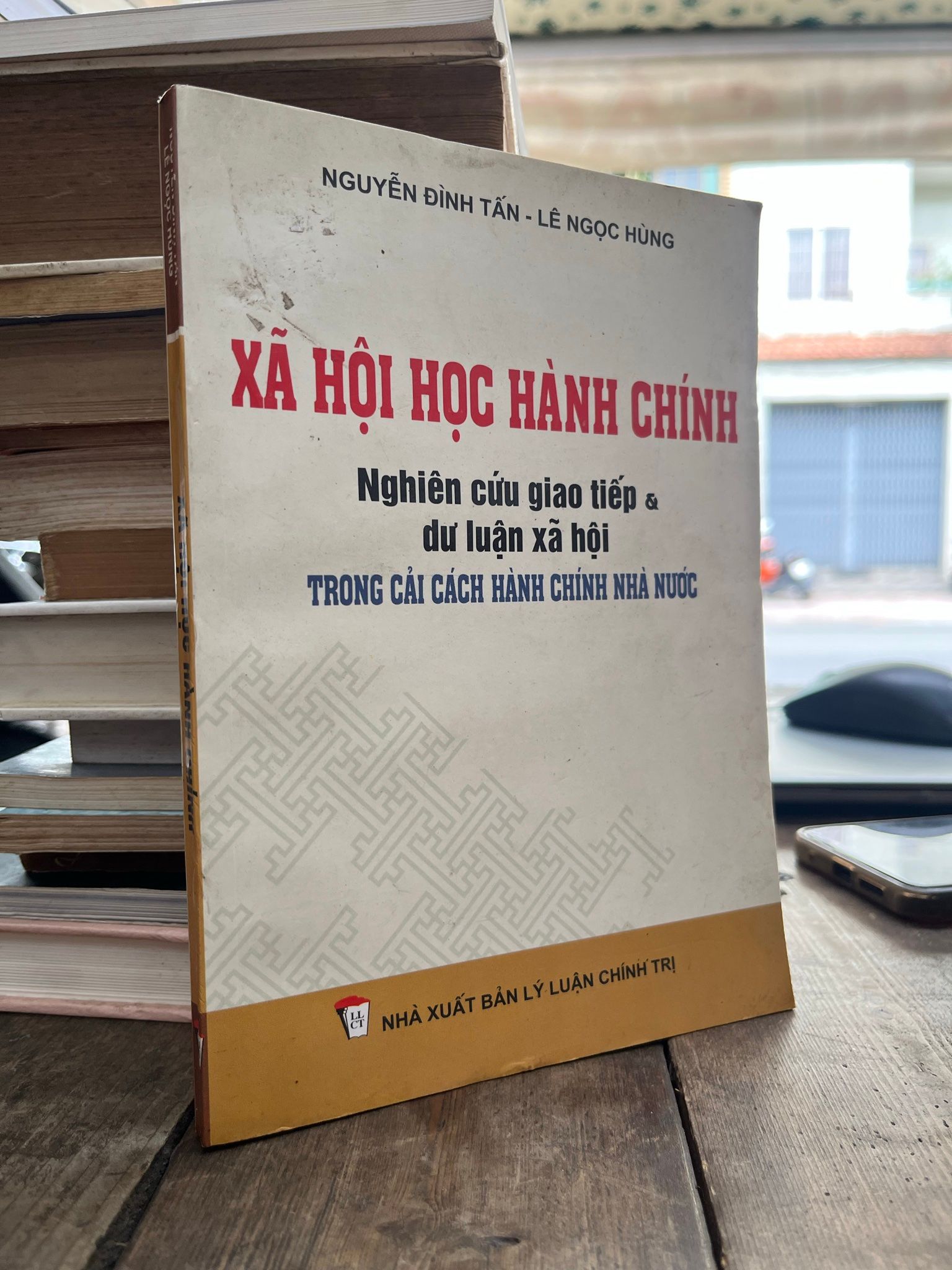  Xã hội học hành chính: Nghiên cứu giao tiếp & dư luận xã hội - Nguyễn Đình Tấn & Lê Ngọc Hùng 