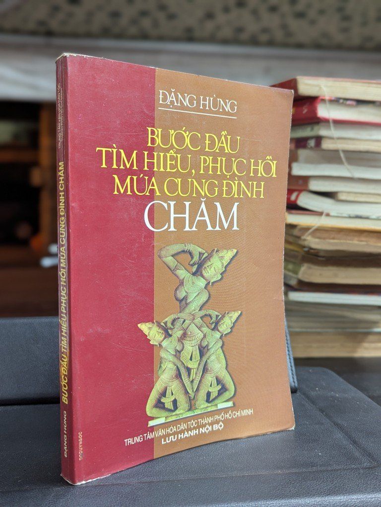  Bước đầu tìm hiểu phục hồi múa cung đình chăm - Đặng Hùng 