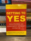  GETTING TO YES: NEGOTIATING AN AGREEMENT WITHOUT GIVING IN -  Roger Fisher and William Ury 