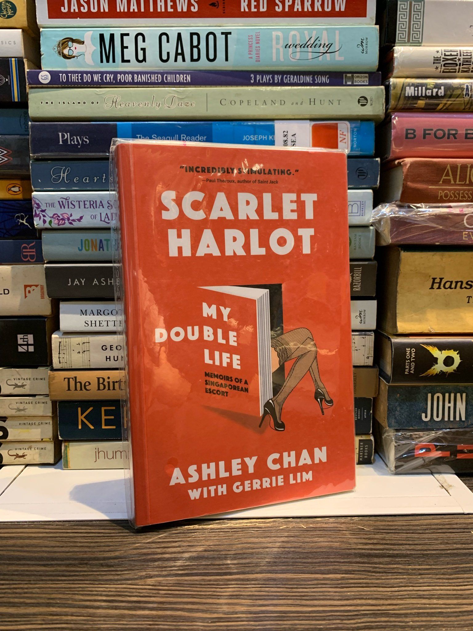  Scarlet Harlot: My Double Life: Memoirs of a Singaporean Escort - Ashley Chan ,  Gerrie Lim 