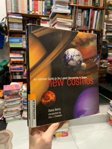 NEW COSMOS: An Intimate Guide to the Latest Discoveries in Space - Dana Berry 