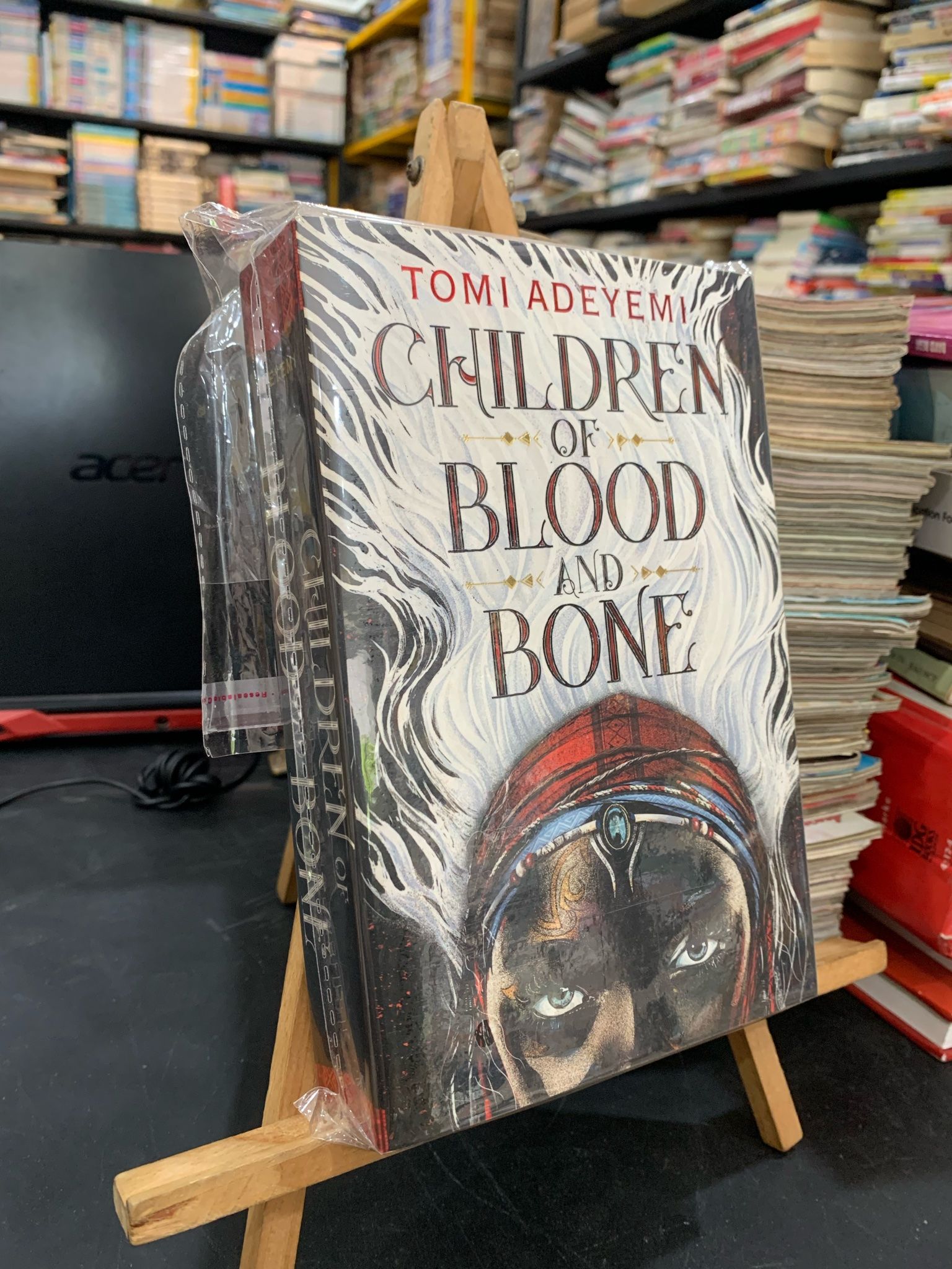  CHILDREN OF BLOOD AND BONE - Tomi Adeyemi 