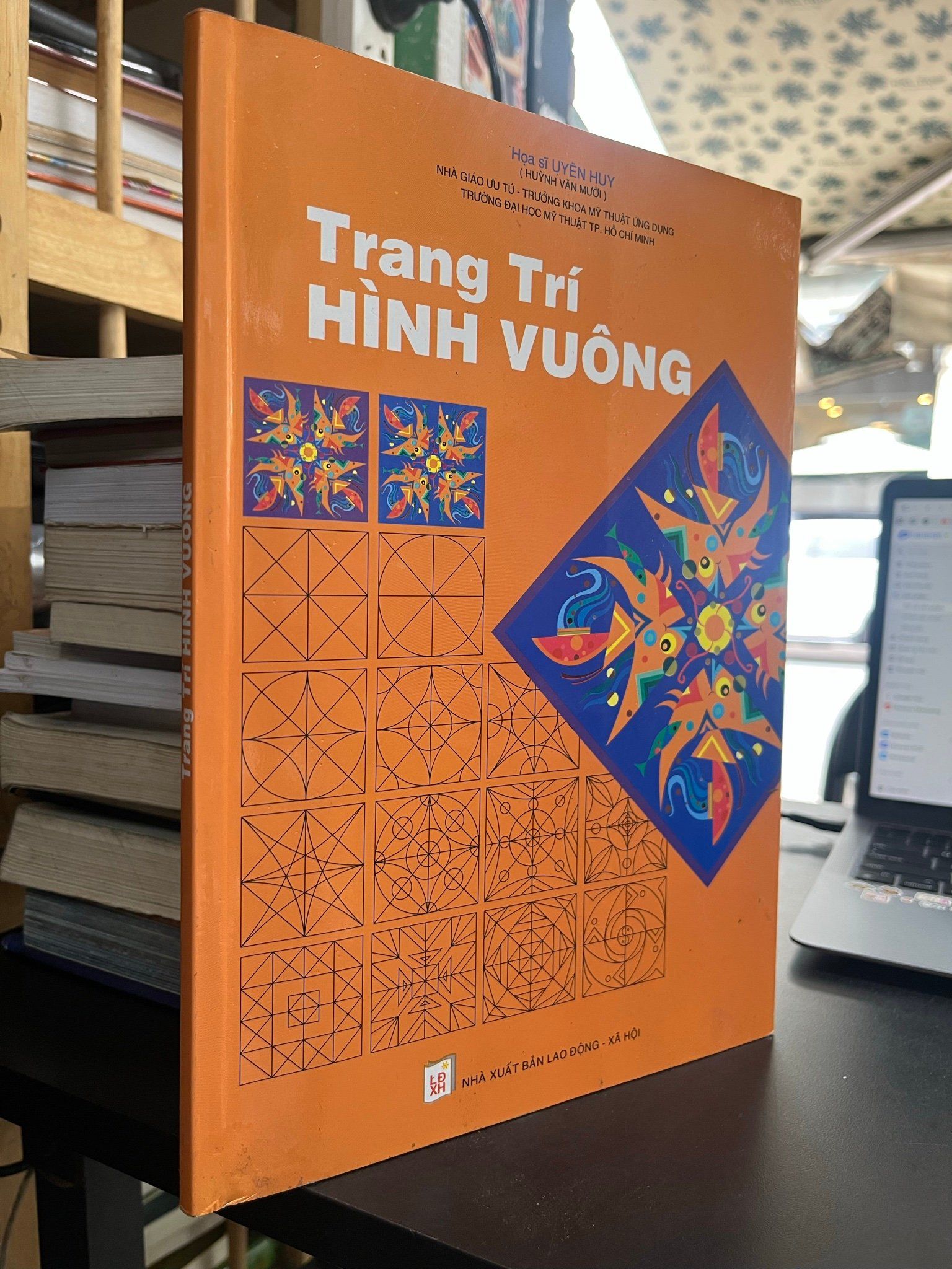  Trang trí hình vuông - Hoạ sĩ Uyên Huy 