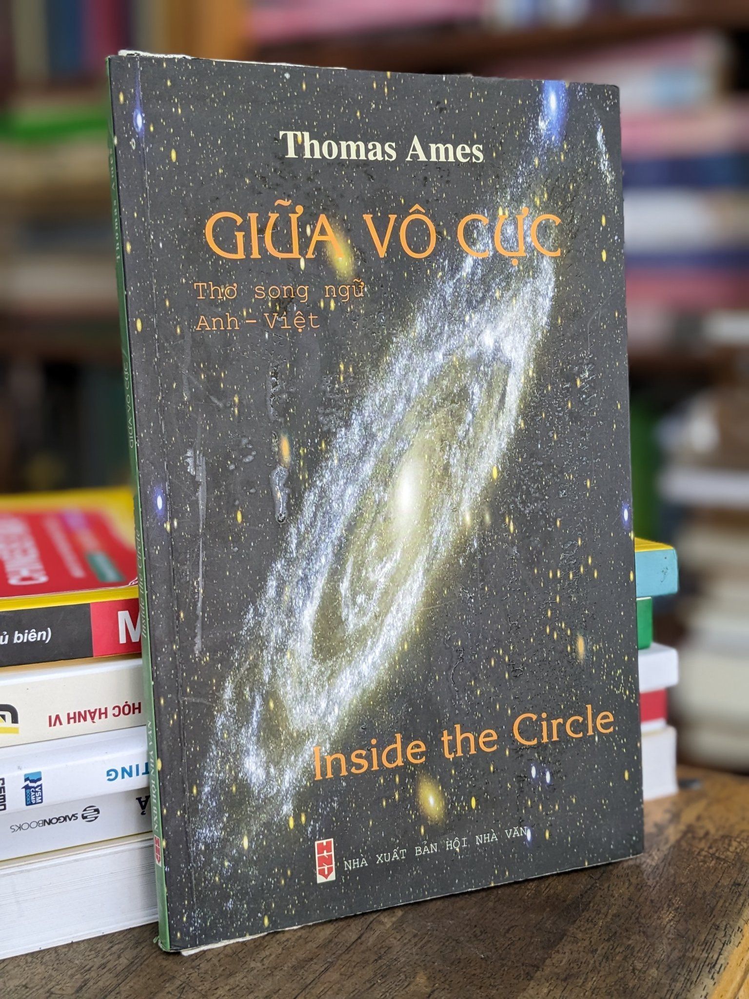  Giữa vô cực: Thơ song ngữ Anh Việt - Thomas Ames 