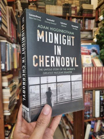  Midnight In Chernobyl : The Untold Story of The World s Greatest Nuclear Disaster - Adam Higginbotham 