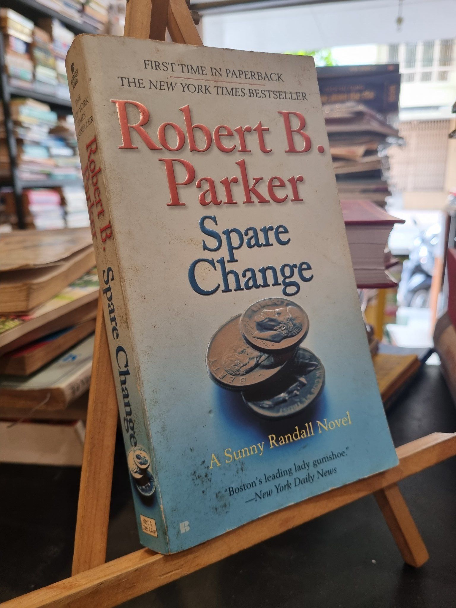 SPARE CHANGE - Robert B. Parker – Momo Bookstore