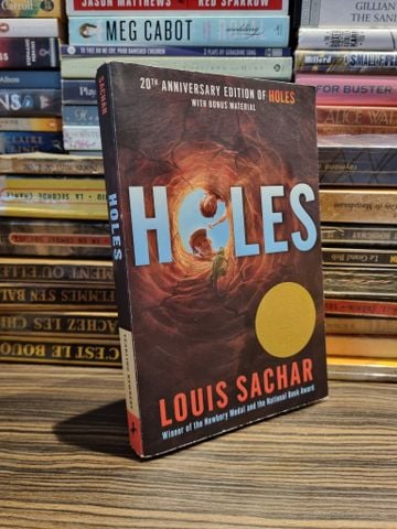  HOLES (20th Anniversary Edition) - Louis Sachar 