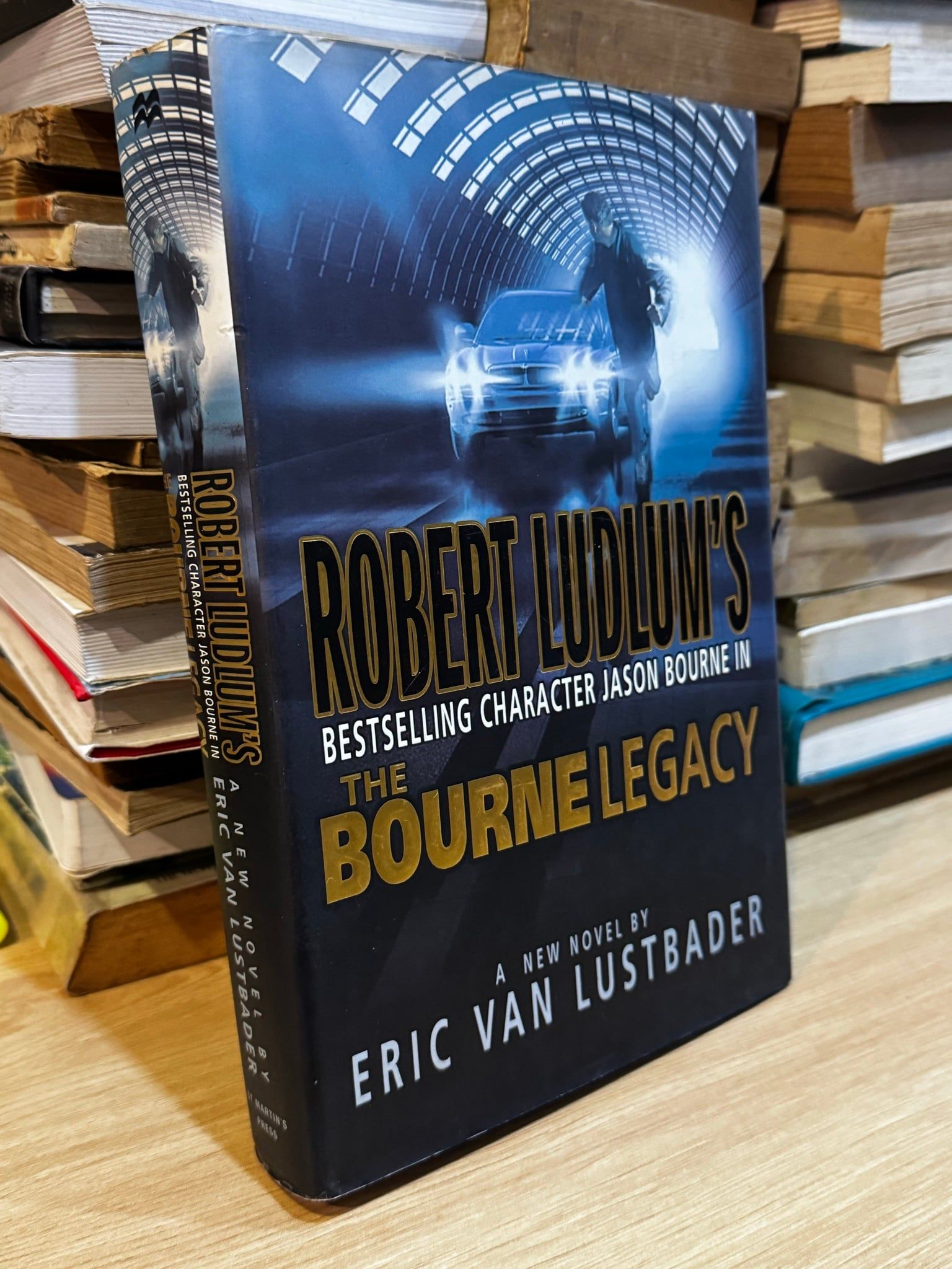 Robert Ludlum’s Jason Bourne in The Bourne Legacy - Eric Van Lustbader 
