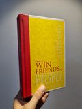  HOW TO WIN FRIENDS & INFLUENCE PEOPLE : THE ONLY BOOK YOU NEED TO LEAD YOU TO SUCCESS - Dale Carnegie 