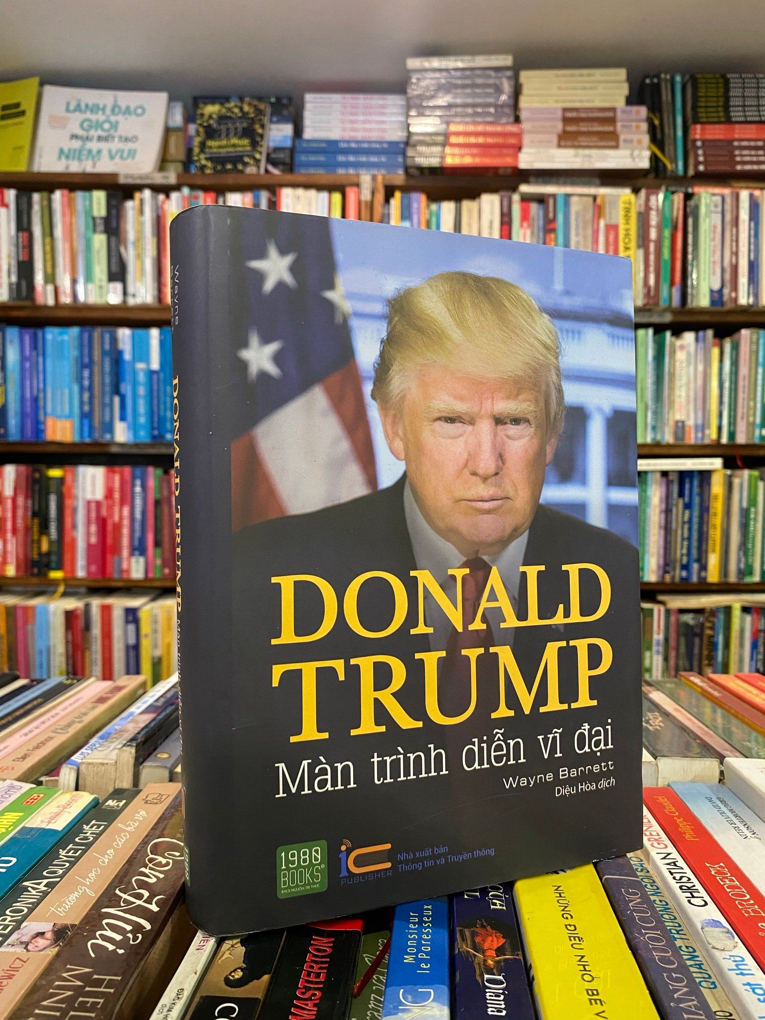  Donald Trump màn trình diễn vĩ đại - Wayne Barrett 