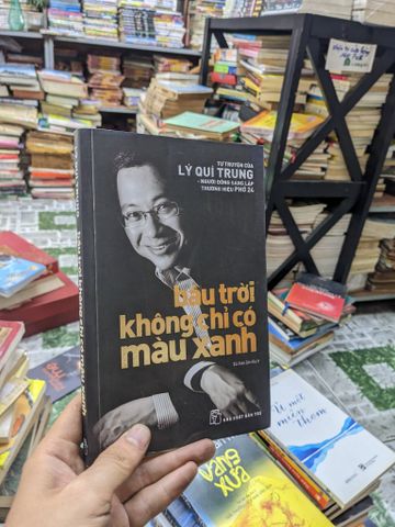 Bầu trời không chỉ có màu xanh - Lý Quí Trung