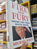  FIRE AND FURY : INSIDE THE TRUMP WHITE HOUSE - Michael Wolff 