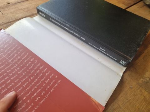  A HISTORY OF NATURAL RESOURCES IN ASIA : THE WEALTH OF NATURE - Greg Bankoff & Peter Boomgaard 