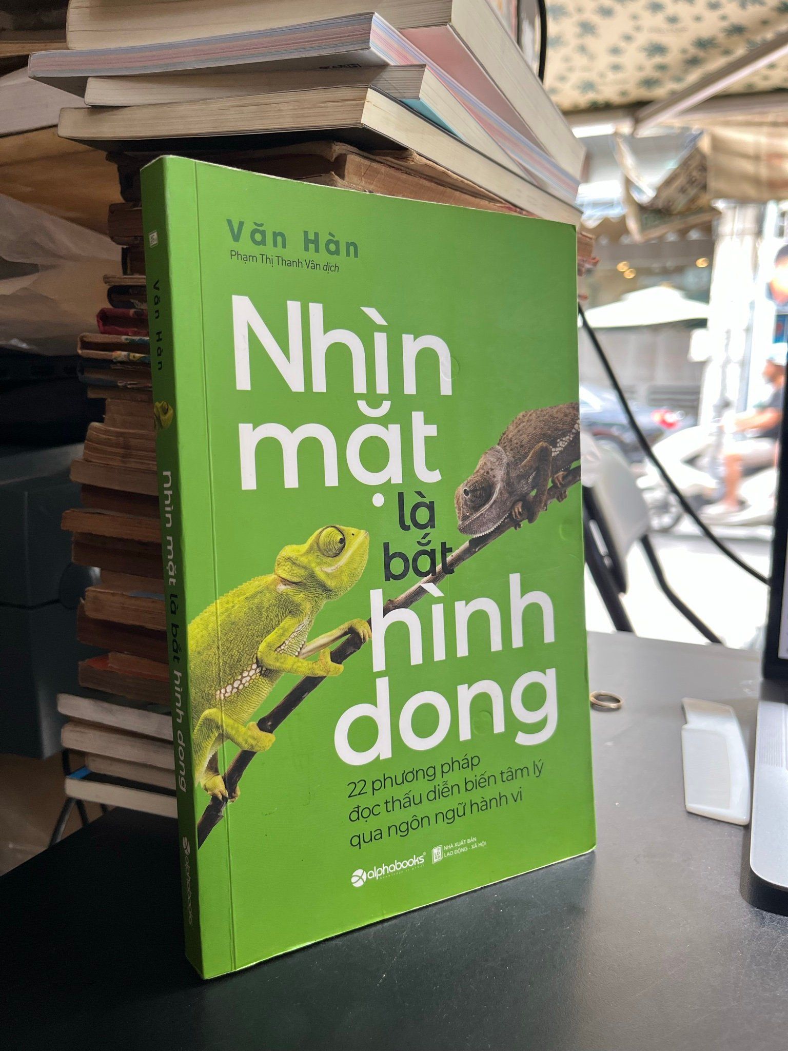  Nhìn mặt là bắt hình dong - Văn Hàn 