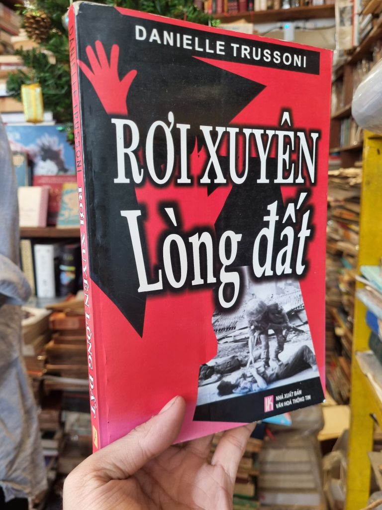  Rơi Xuyên Lòng Đất - Danielle Trussoni 