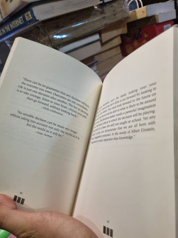  THE LITTLE BOOK OF BIG DECISIONS : HOW YOU CREATE YOUR FATE EVERY DAY - Peter Barge 