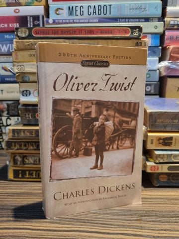  OLIVER TWIST - Charles Dickens (Signet Classics, 2005) 