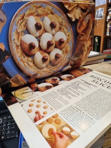  Crazy For Chocolate (Periplus Step-by-Step) : Cakes | Biscuits | Deserts | Petits Fours 