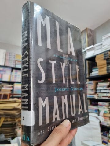  MLA STYLE MANUAL AND GUIDE TO SCHOLARY PUBLISHING (2nd Edition) - Joseph Gibaldi 