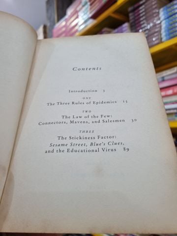  THE TIPPING POINT : HOW LITTLE THINGS CAN MAKE A BIG DIFFERENCE - Malcolm Gladwell 