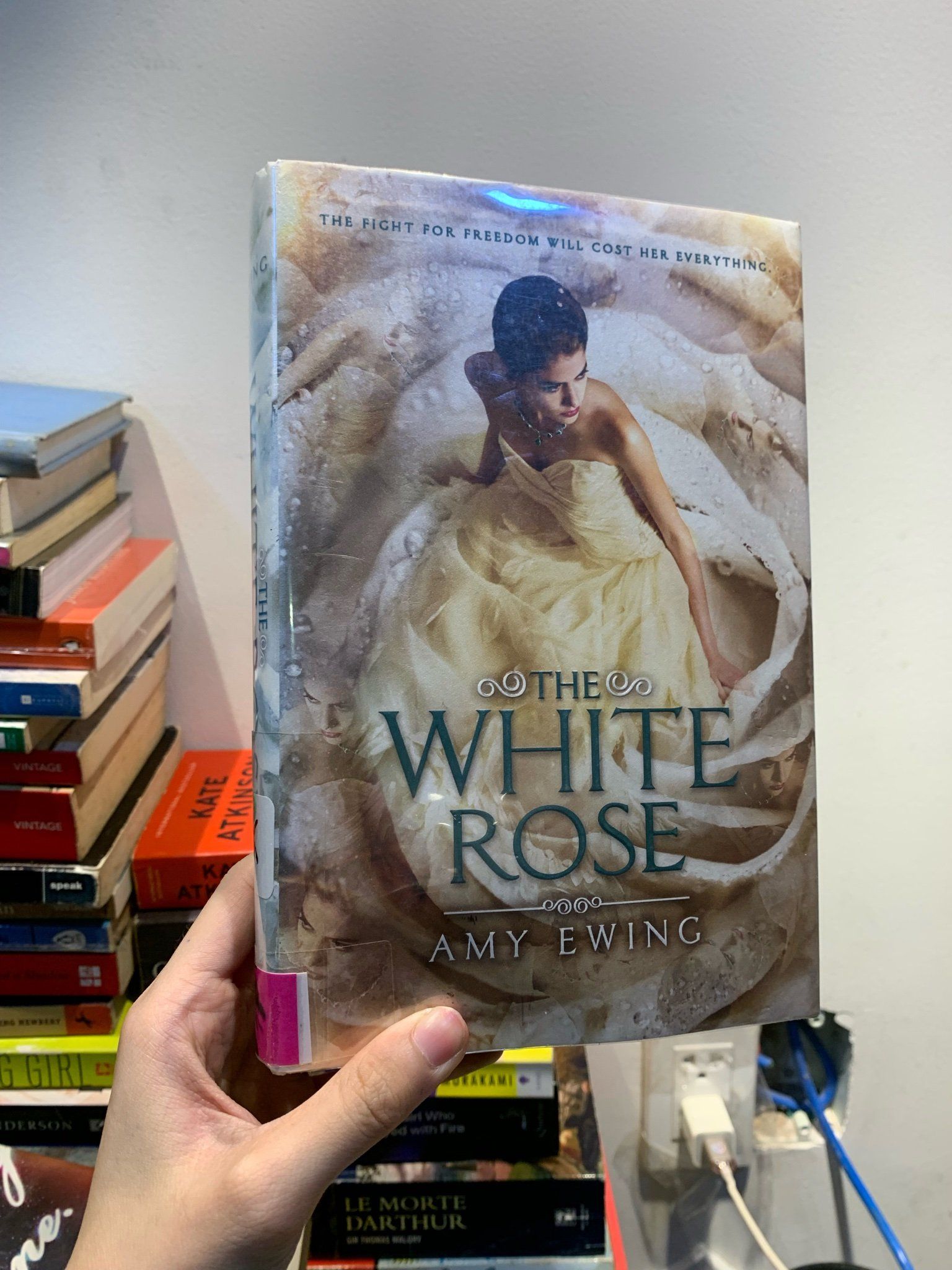  THE WHITE ROSE - Amy Ewing 