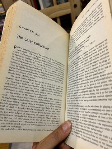  The Poetry of W.H. Auden : A reader's guide to essential criticism (Edited by Paul Hendon) 