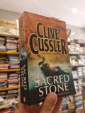  SACRED STONE - Clive Cussler (Pocket Size) 