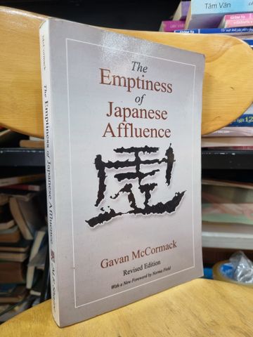  THE EMPTINESS OF JAPANESE AFFLUENCE (G. McCORMACK) 
