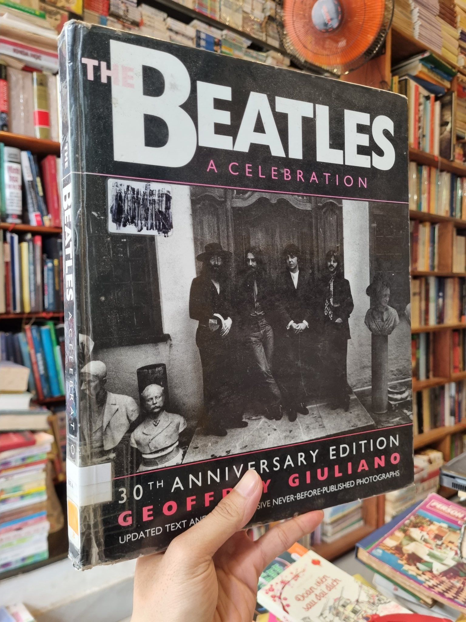 THE BEATLES : A Celebration (30th Anniversary Edition) - Geoffrey