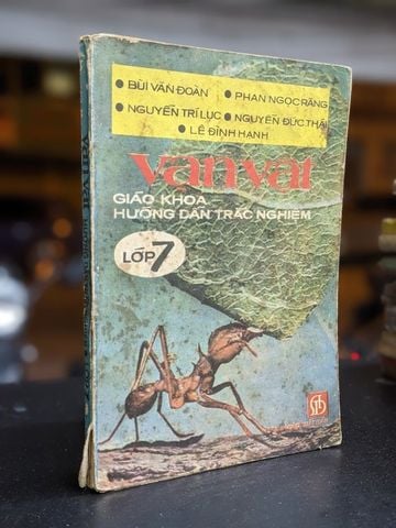  Vạn Vật Giáo Khoa Hướng Dẫn Trắc Nghiệm Lớp 7 - Nhiều Tác Giả 