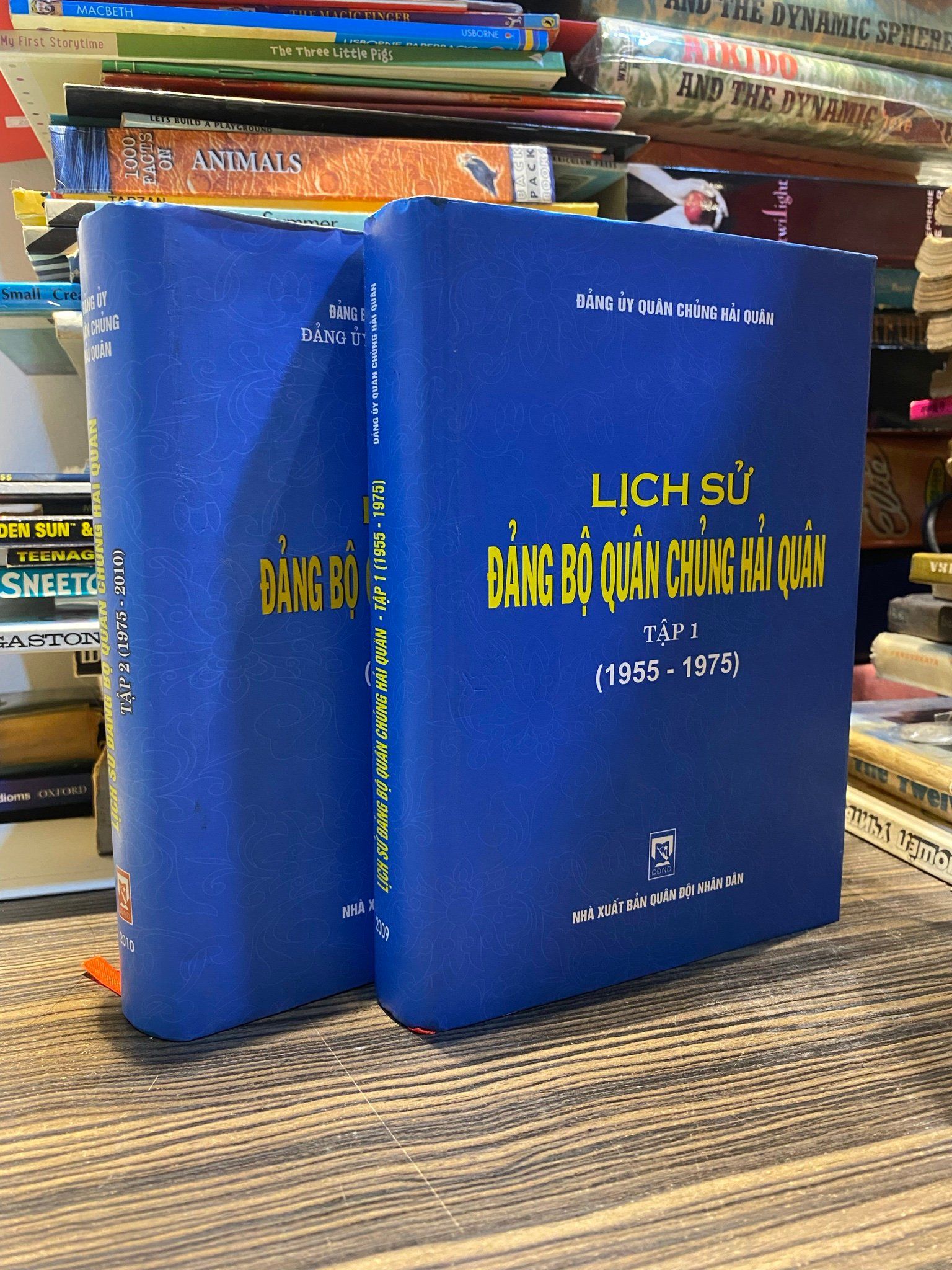  Lịch sử Đảng bộ Quân chủng Hải quân, bộ 2 tập 