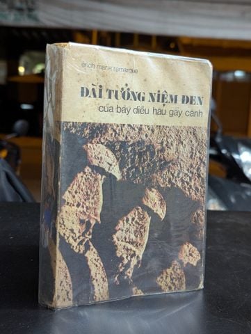  Đài Tưởng Niệm Đen của Bầy Diều Hâu Gãy Cánh - Erich Maria Remarque (Vũ Kim Thư Dịch) 