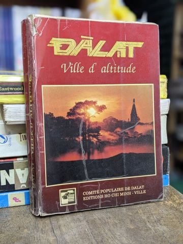  Đà Lạt Ville D' Altitude (Sách Tiếng Pháp) 