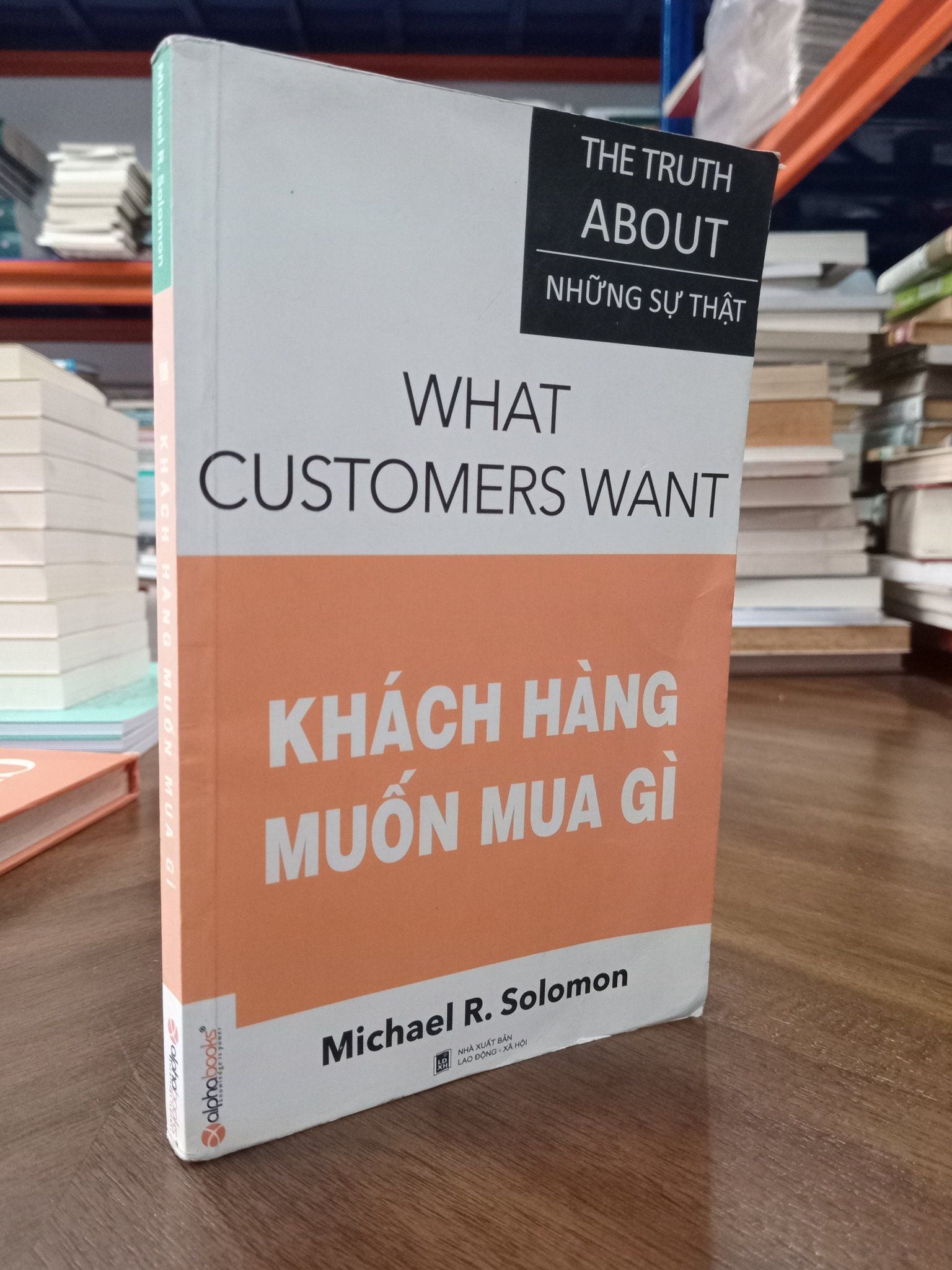  Khách hàng muốn mua gì - Michael R. Solomon 