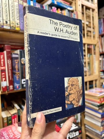 The Poetry of W.H. Auden : A reader's guide to essential criticism (Edited by Paul Hendon) 