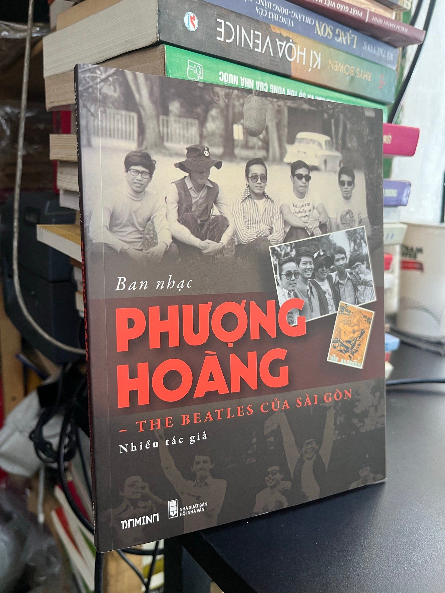  Ban nhạc Phượng Hoàng - The Beatles của Sài Gòn - nhiều tác giả 