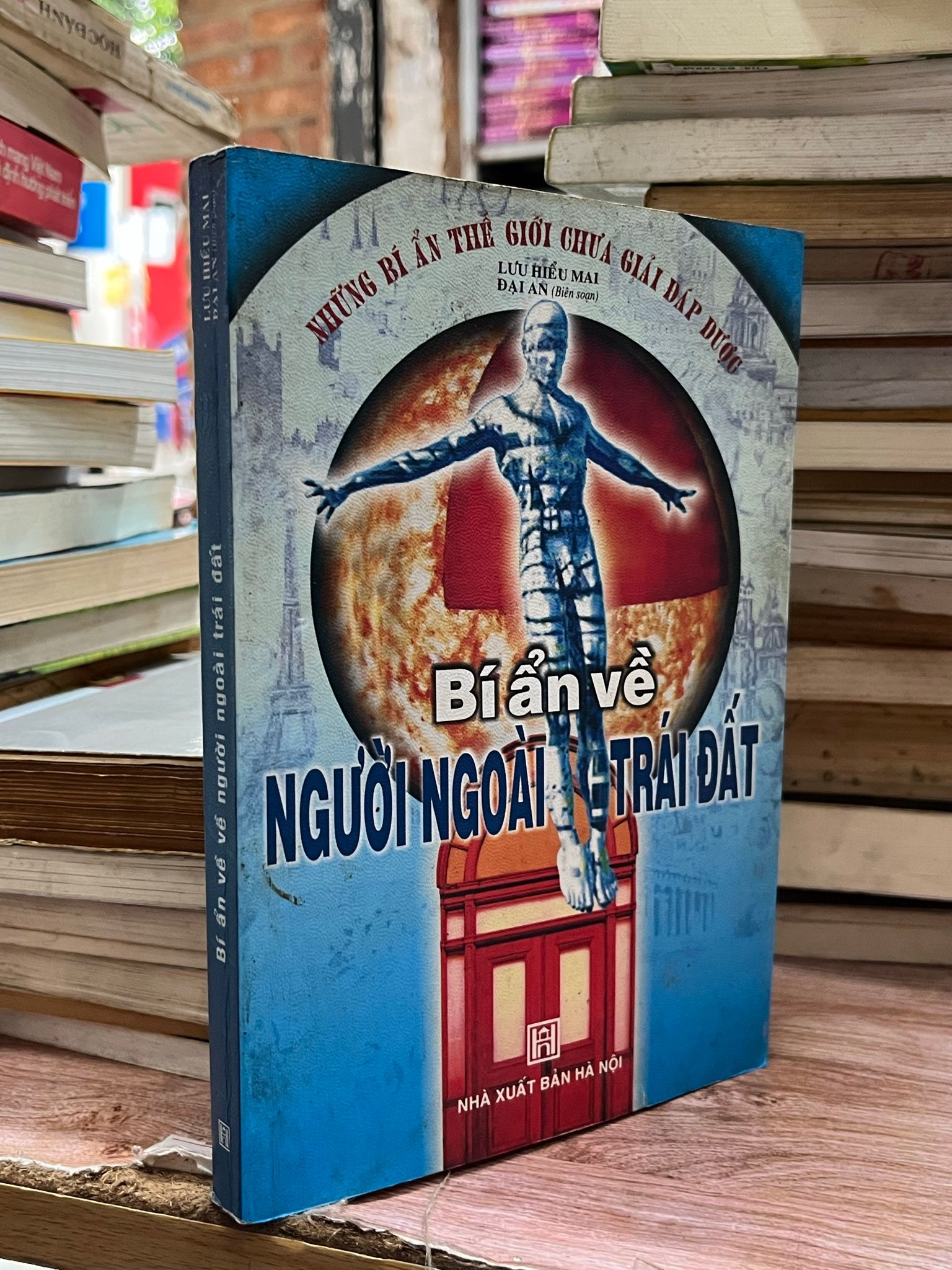  Bí mật về người ngoài Trái Đất - Lưu Hiểu Mai, Đại An biên soạn 
