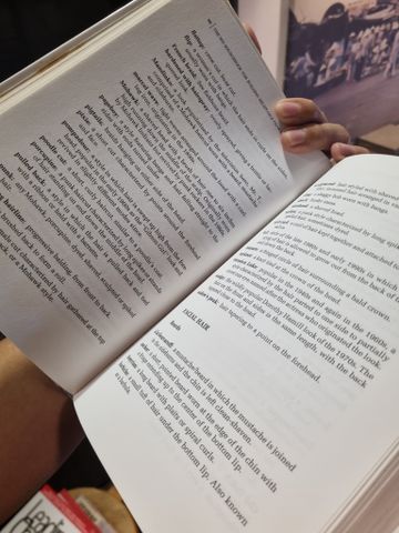  The Writer's Digest Sourcebook for Building Believable Characters - Marc McCutcheon 