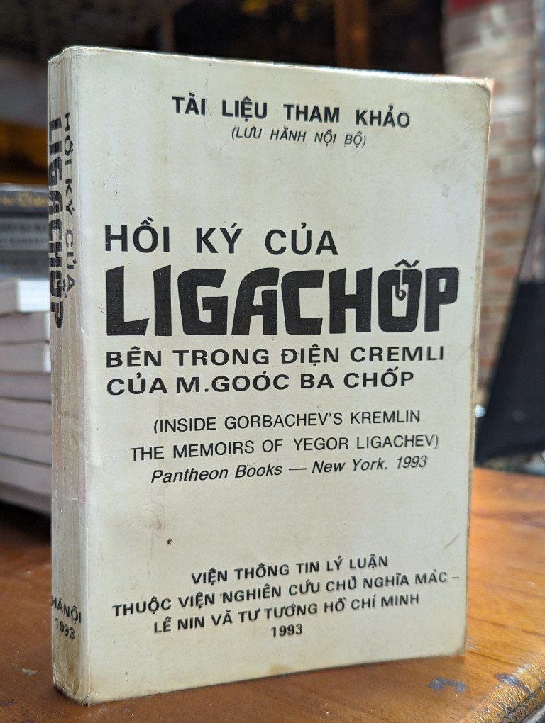  HỒI KÝ CỦA LIGACHỐP BÊN TRONG ĐIỆN CREMLI CỦA M.GOÓC BA CHỐP ( LƯU HÀNH NỘI BỘ ) 