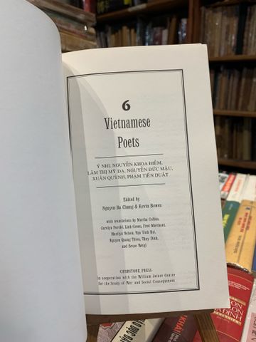  6 VIETNAMESE POETS - Nguyen Ba Chung, Kevin Bowen (editors) 