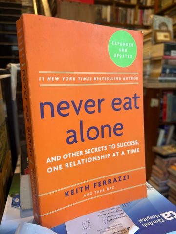  NEVER EAT ALONE AND OTHER SECRETS TO SUCCESS, ONE RELATIONSHIP AT A TIME - Keith Ferrazzi 