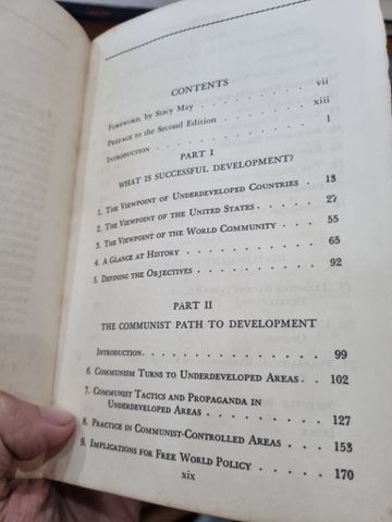  THE FUTURE OF UNDERDEVELOPED COUNTRIES : POLITICAL IMPLICATION OF ECONOMIC DEVELOPMENT - Eugene Staley 