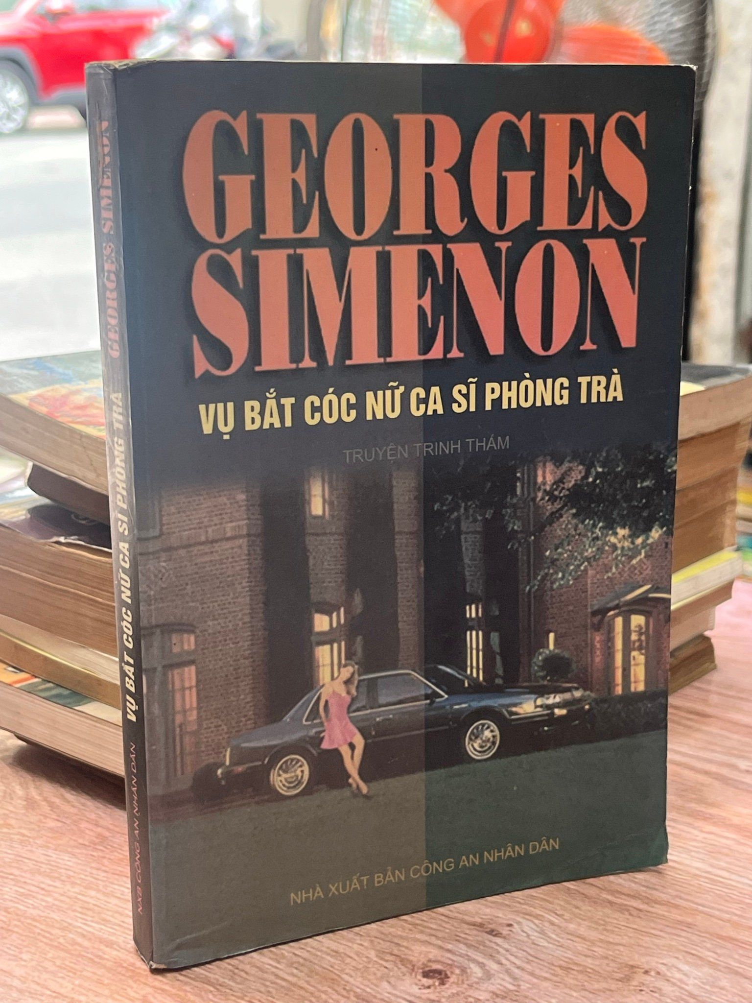  Vụ bắt cóc nữ ca sĩ phòng trà - Georges Simenon 